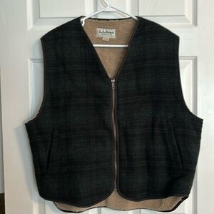 Men’s LLBean XL very warm vest, front zipper with pockets! Fleece and Wool